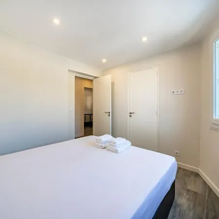 Wonderful 1 Bedroom דירה *